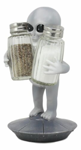 Extra Terrestrial UFO Outer Space Roswell Alien Salt And Pepper Shakers Set
