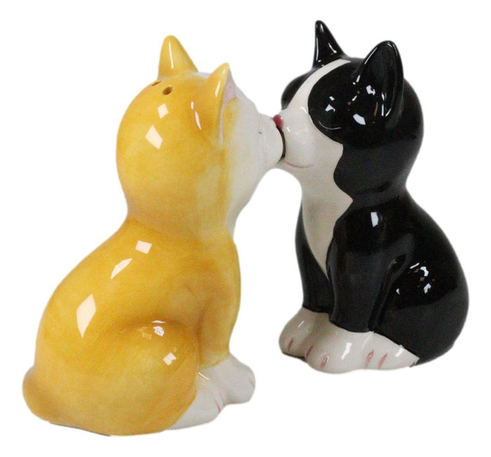 Kissing Black And Yellow Kittens Salt And Pepper Shakers Cat Pair Kitchen Decor