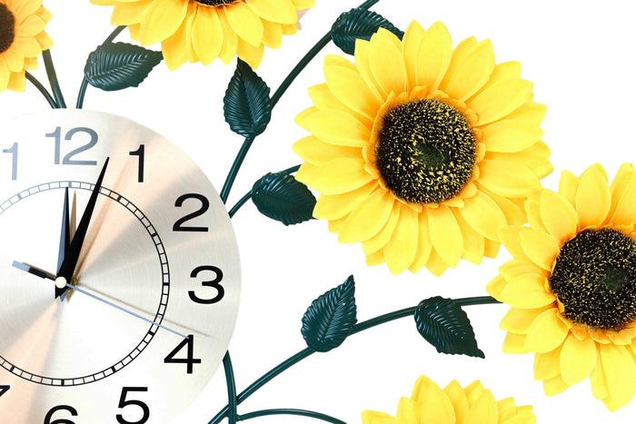Large Lifelike Yellow Sunflowers Floral Blooms Gold Plated Metal Wall Clock